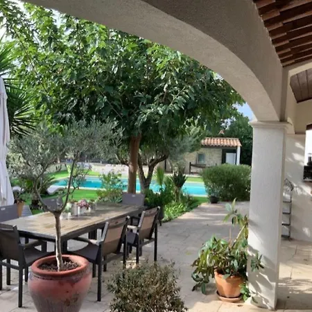בית נופש Lavish Holiday In With Private Swimming Pool Fréjus