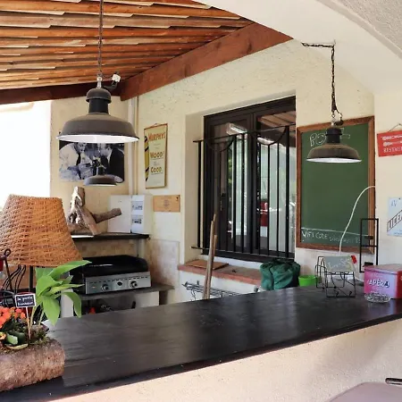 בית נופש Lavish Holiday In With Private Swimming Pool