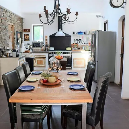 בית נופש Lavish Holiday In With Private Swimming Pool Fréjus