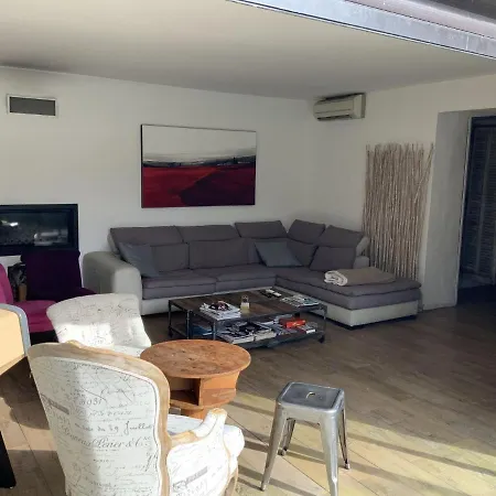 בית נופש Lavish Holiday In With Private Swimming Pool *