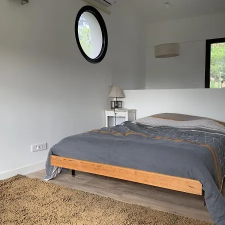 בית נופש Lavish Holiday In With Private Swimming Pool Fréjus